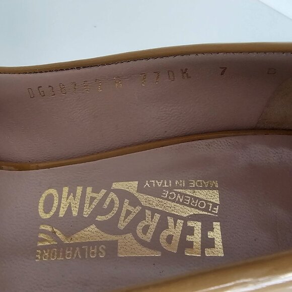 Ferragamo Pumps! Great condition! - Picture 10 of 11